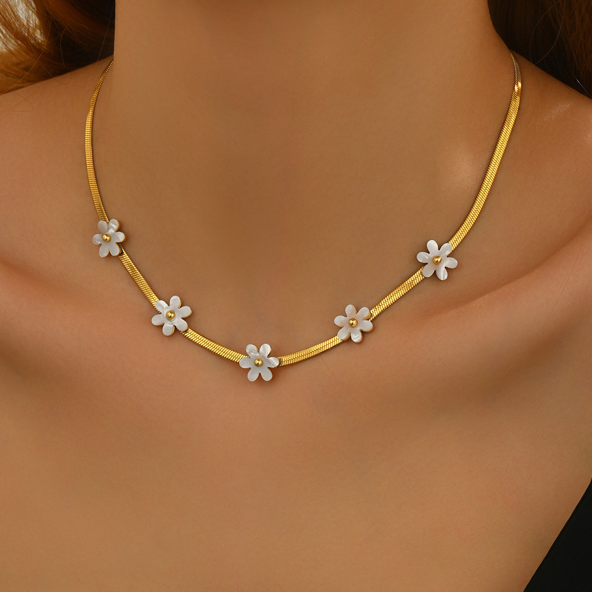 Lxalry 18K Gold Plated Bohemian Floral Necklace   Stainless Steel Skin Safe Jewelry With White Blossom Charms  Hypoallergenic   Tarnish Free Gift For Women Wife Mom, Festive Occasions   Everyday Boho